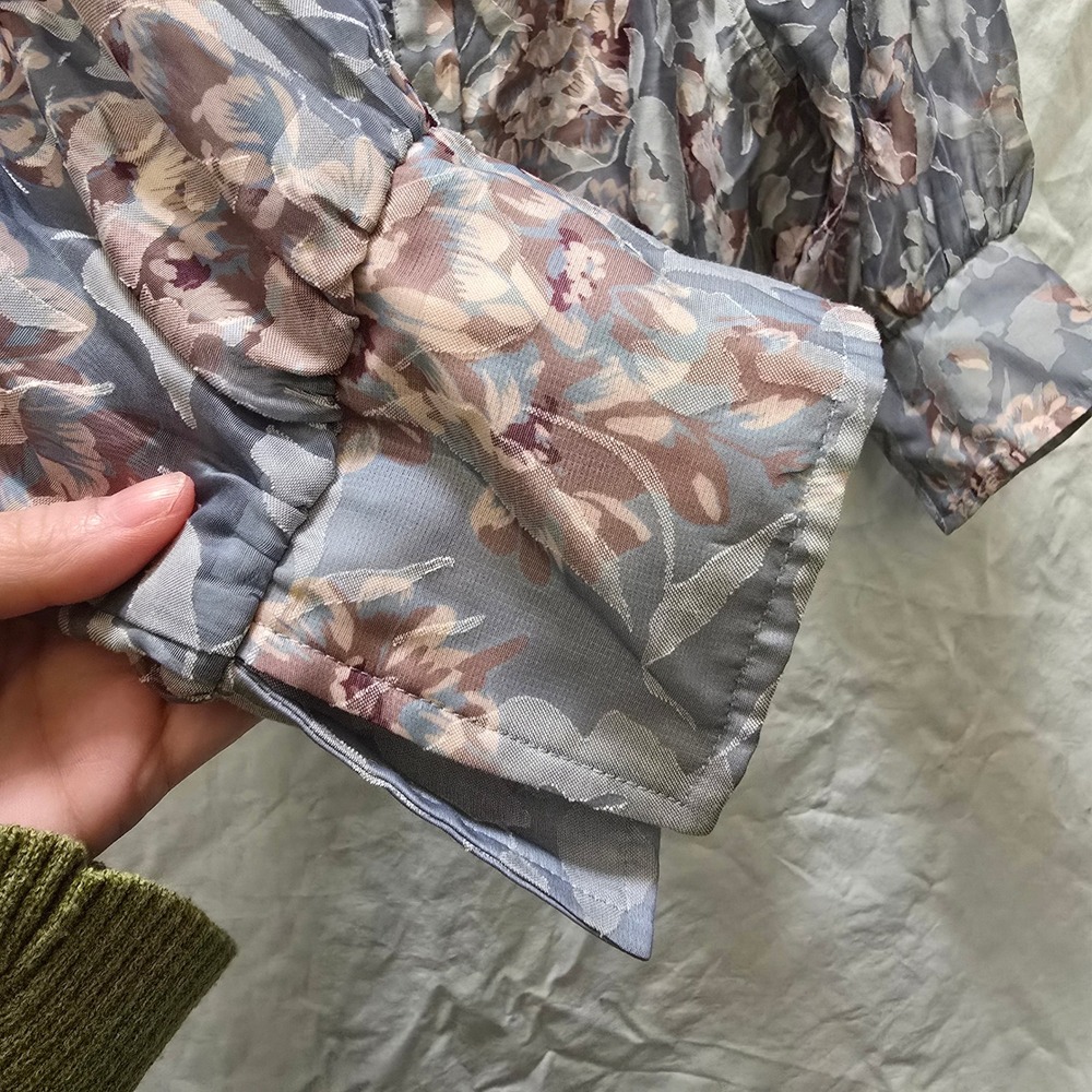 GRACIA Gray Sheer Floral Balloon Sleeve Button Up Blouse Women Size Large - Picture 4 of 9